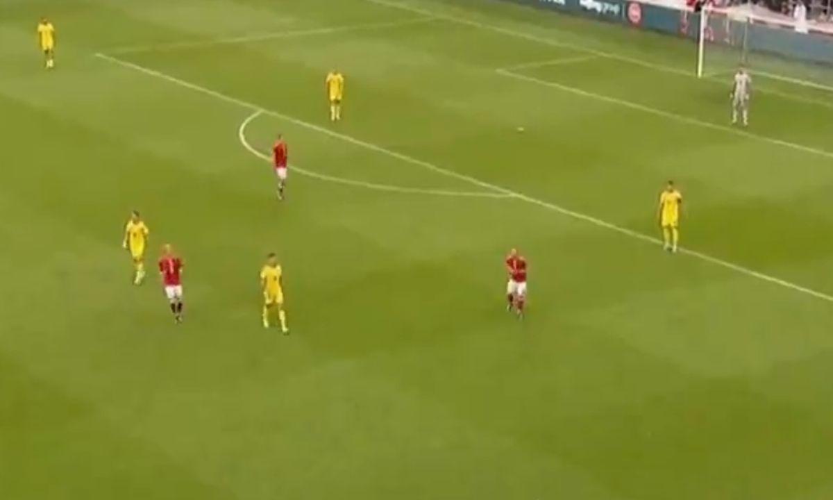 Christian Eriksen s-a prăbușit pe gazon în Danemarca - Ucraina