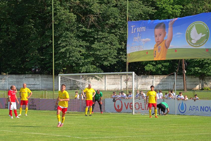 Imagine de la meciul caritabil în memoria fiului lui Ionel Ganea // foto: Răzvan Petrescu (GSP)