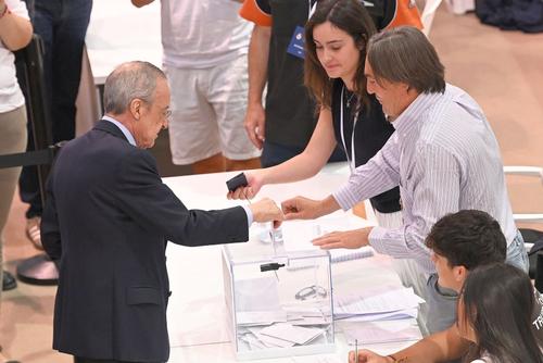 Florentino Perez și-a exprimat votul la alegerile pentru președinția lui Real Madrid // FOTO: Getty Images