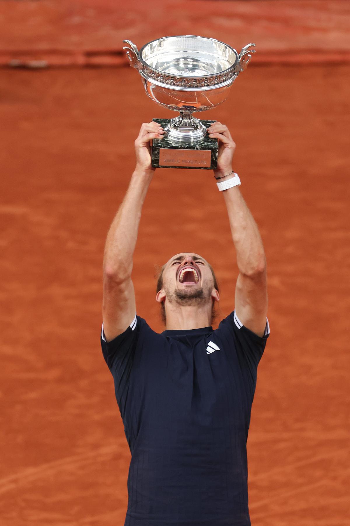 Alexander Zverev a câștigat Roland Garros! Finală dramatică de cinci seturi cu Flavio Cobolli