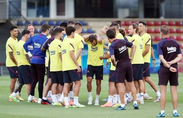 VIDEO Un star de la Barcelona n-a mai suportat aroganțele colegilor » Ce a făcut la 31 de ani ca să scape de ironii