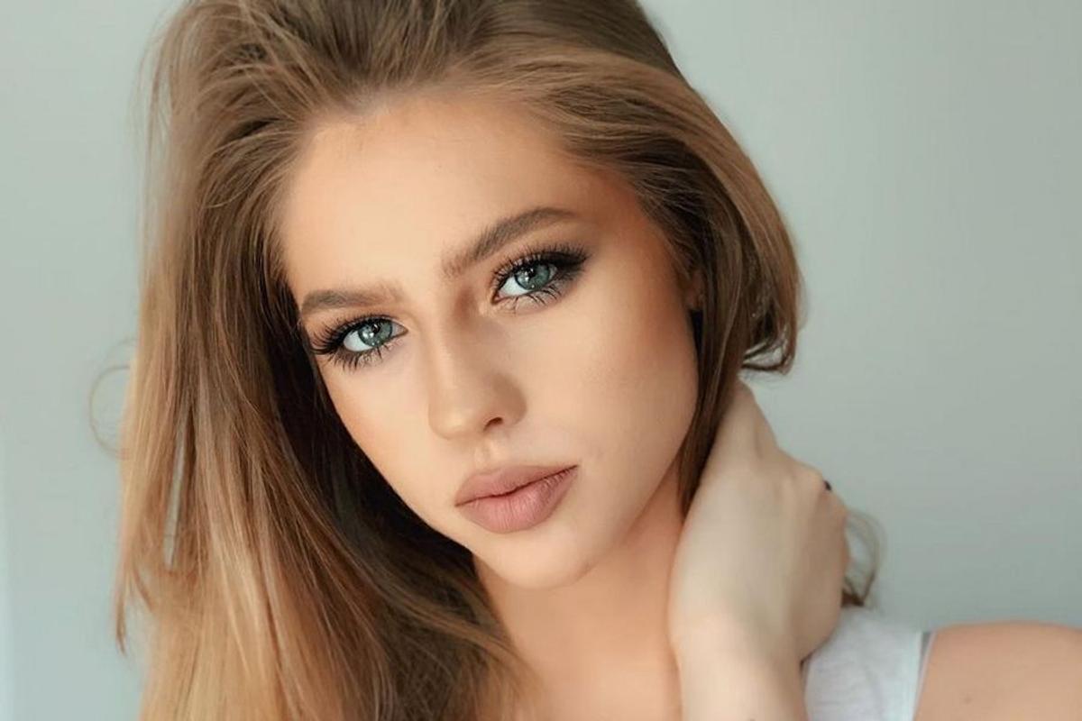 GALERIE FOTO. Denisa Moga încinge Derby de România » E una dintre cele mai frumoase iubite de fotbaliști