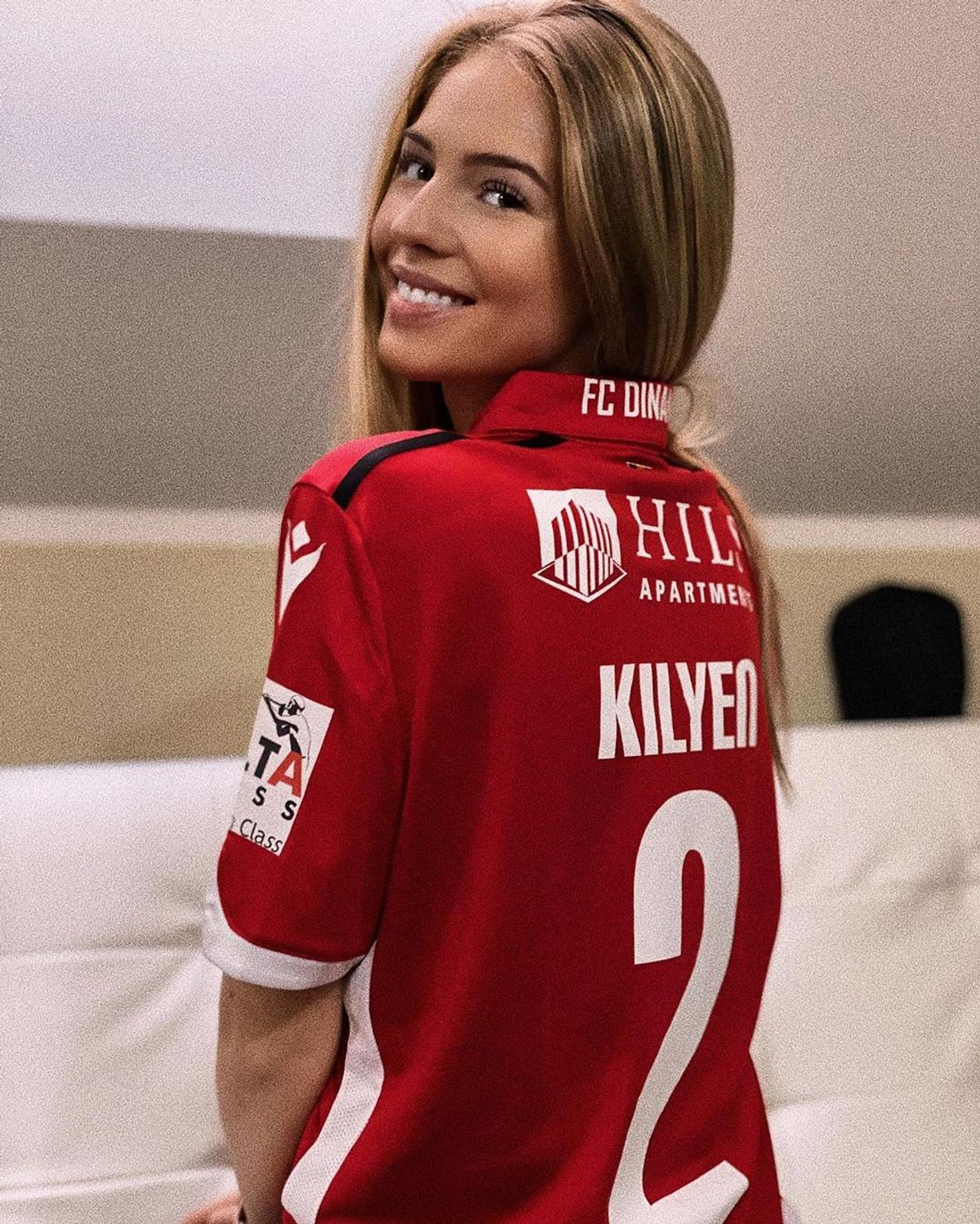 GALERIE FOTO. Denisa Moga încinge Derby de România » E una dintre cele mai frumoase iubite de fotbaliști