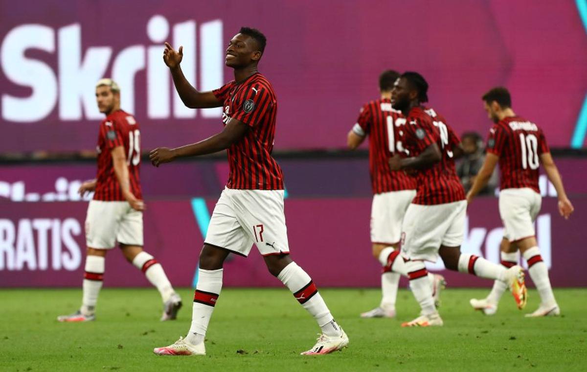 Lovitură pentru fanii lui AC Milan » Zlatan Ibrahimovic se gândește la plecare: „Nu rămân să mă bat în Europa League”