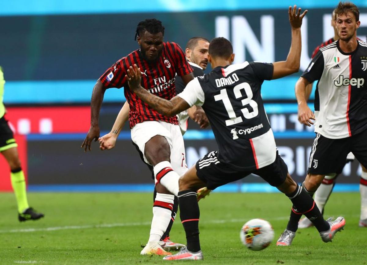 Lovitură pentru fanii lui AC Milan » Zlatan Ibrahimovic se gândește la plecare: „Nu rămân să mă bat în Europa League”