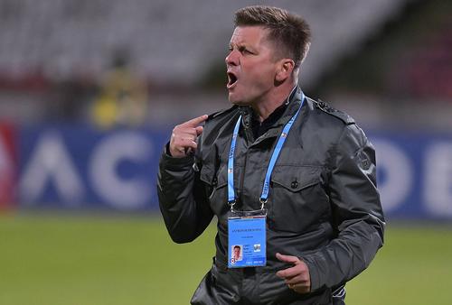 Dusan Uhrin continua la DInamo