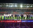 Momente emoționante pe noul Ghencea » Legendele de la Sevilla, tur de onoare cu o replică a CCE