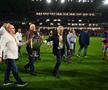 Momente emoționante pe noul Ghencea » Legendele de la Sevilla, tur de onoare cu o replică a CCE