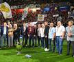 Momente emoționante pe noul Ghencea » Legendele de la Sevilla, tur de onoare cu o replică a CCE