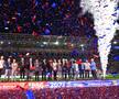 Momente emoționante pe noul Ghencea » Legendele de la Sevilla, tur de onoare cu o replică a CCE