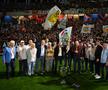 Momente emoționante pe noul Ghencea » Legendele de la Sevilla, tur de onoare cu o replică a CCE