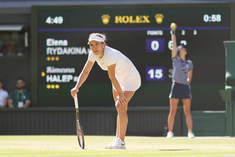 Simona Halep (30 de ani, locul 18 WTA) a fost învinsă de Elena Rybakina (23 de ani, locul 23 WTA) în semifinalele Wimbledon 2022, scor 3-6, 3-6. Campioana din 2019 a încercat să găsească explicații pentru prestația modestă. Simona sau obscuritățile contraperformanței