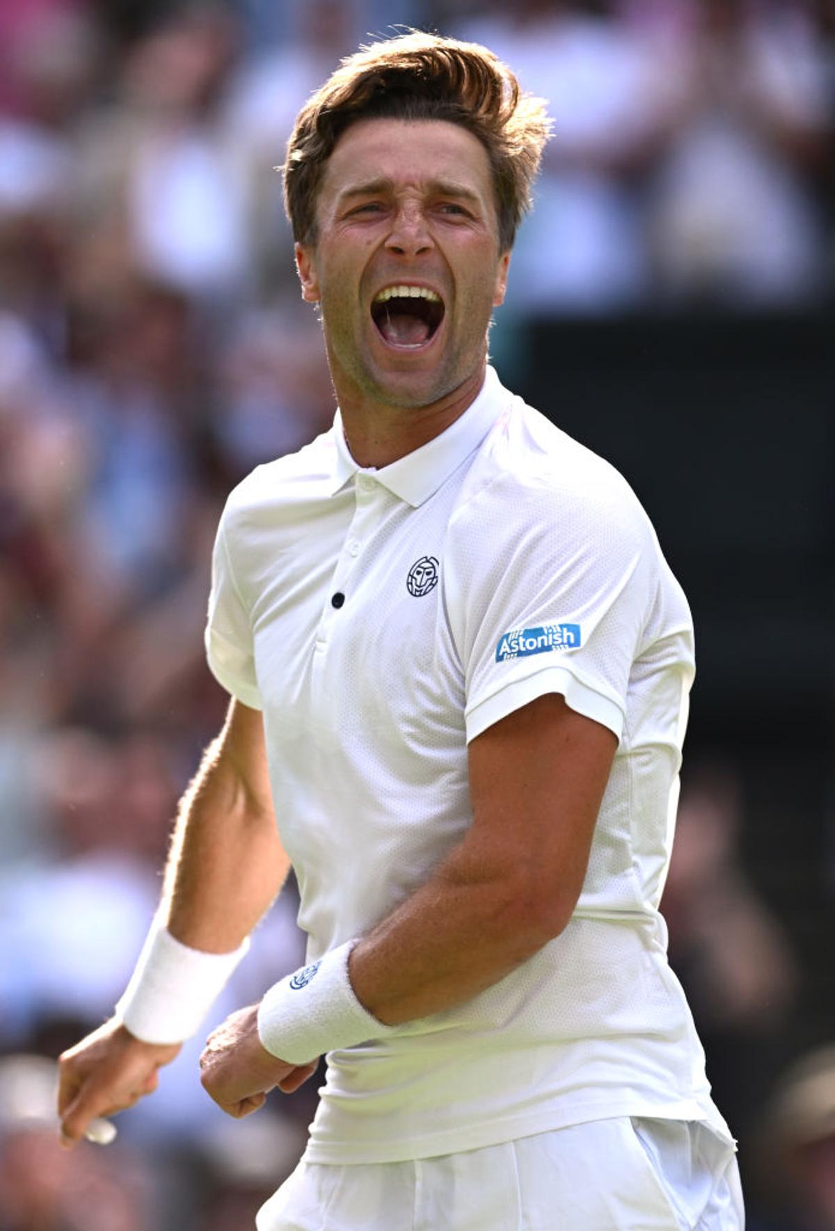 A produs surpriza la Wimbledon, a sărbătorit ca Grealish și a avut un discurs ovaționat: „Nu am mașină, nu am casă, nu merg în vacanțe. Vreau doar să asigur viitorul familiei”