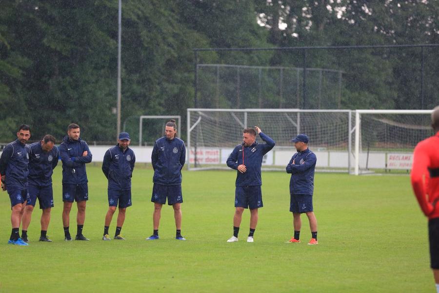 Șef în cantonament, Pintilii nu va putea fi la fel de vocal în campionat După 10 zile în cantonament cu FCSB, jurnaliștii GSP trag concluziile » Plusuri: doi fotbaliști cum nu există în Superliga! La minusuri: jucătorul care nu se mai regăsește deloc