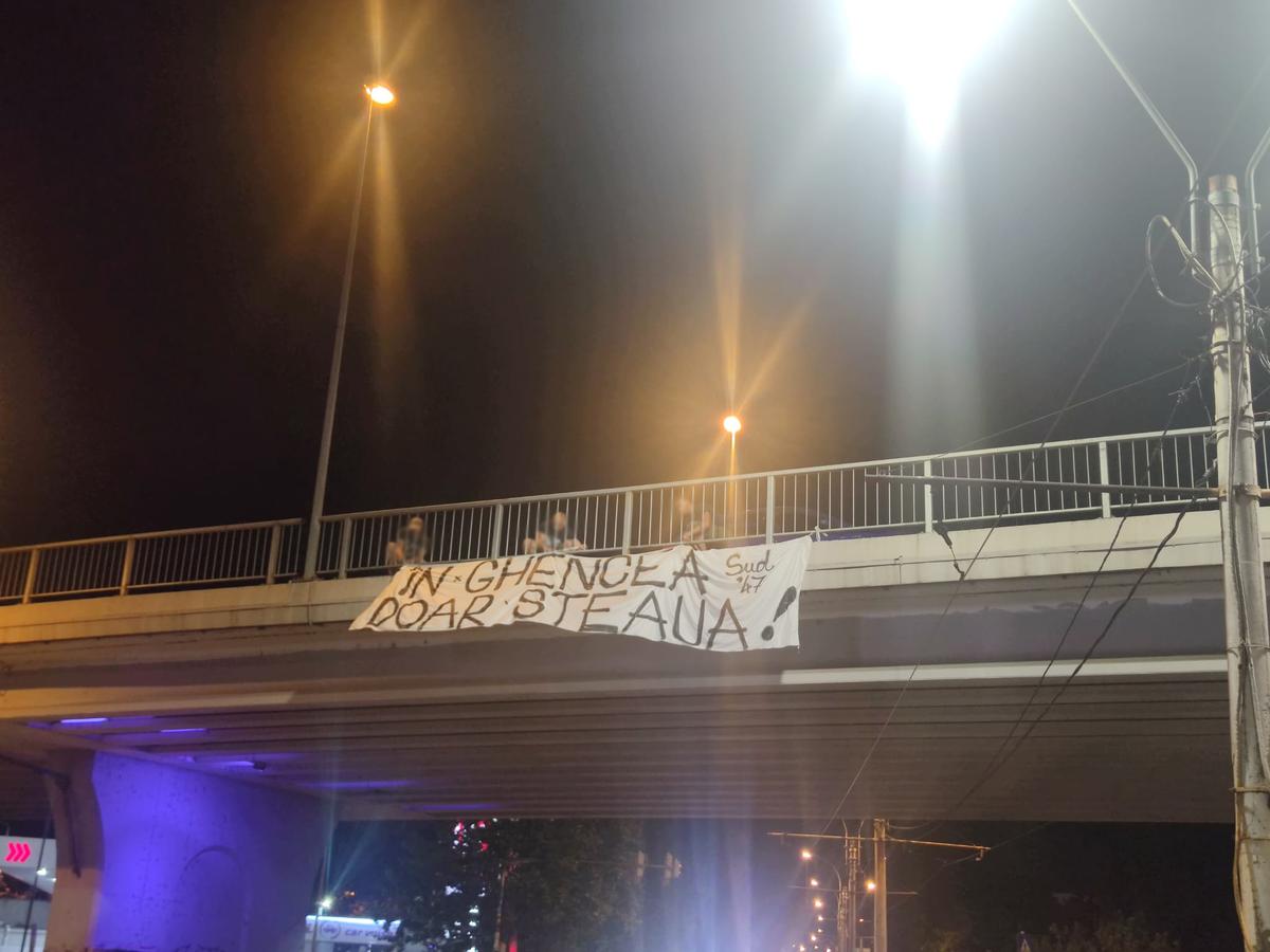 Imaginea anului 2023 la stadionul Steaua » Mesaj amenințător validat de un jandarm îngăduitor: „Cine calcă duminică în Ghencea își asumă!”