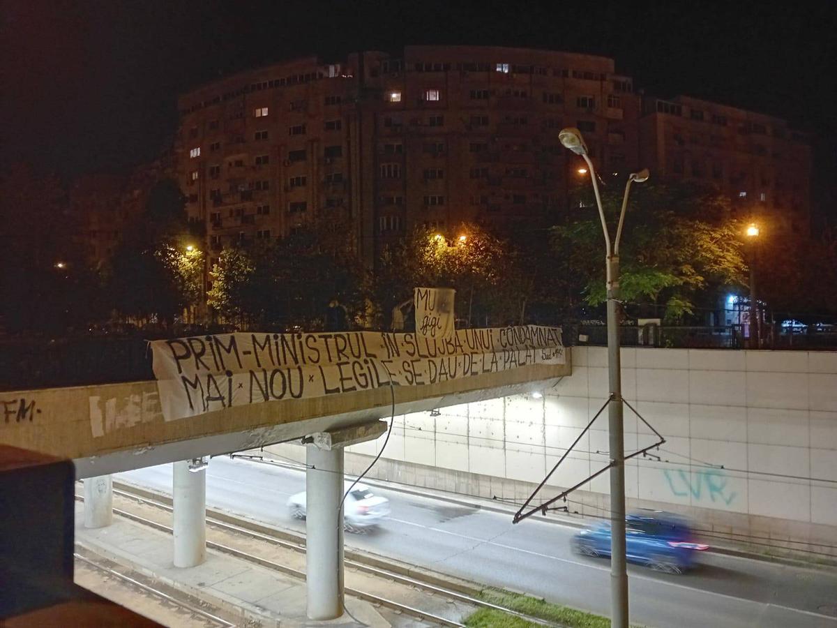 Peluza Sud a împânzit Bucureștiul cu mesaje împotriva lui Gigi Becali