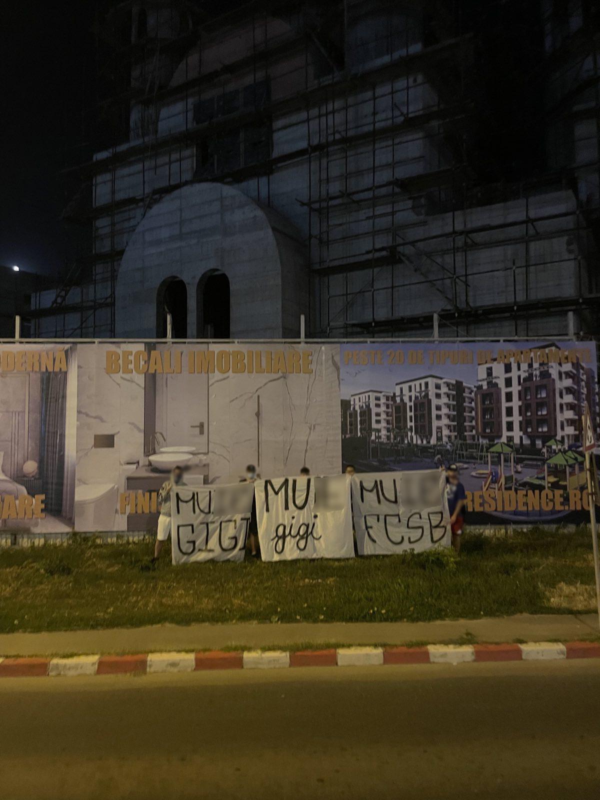 Imaginea anului 2023 la stadionul Steaua » Mesaj amenințător validat de un jandarm îngăduitor: „Cine calcă duminică în Ghencea își asumă!”