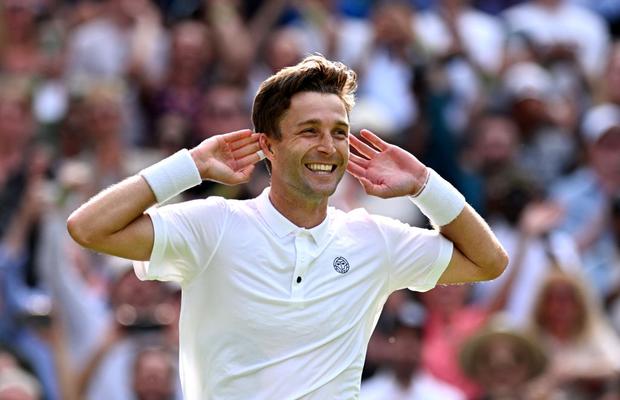 A produs surpriza la Wimbledon, a sărbătorit ca Grealish și a avut un discurs ovaționat: „Nu am mașină, nu am casă, nu merg în vacanțe. Vreau doar să asigur viitorul familiei”