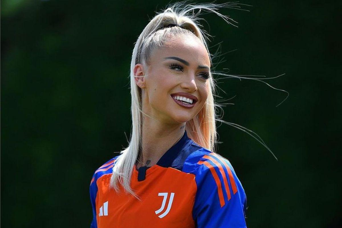 Cea mai sexy fotbalistă s-a transferat în Serie A „la pachet” cu iubitul ei