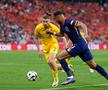 Radu Drăgușin, în duel cu Cody Gakpo, foto: Imago Images