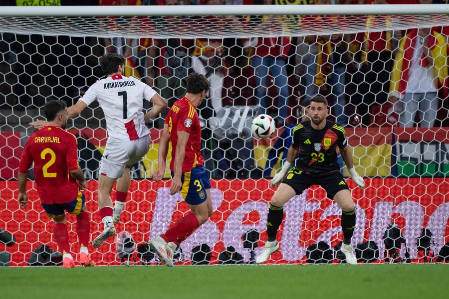 Robin Le Normand, fundașul Spaniei, a trimis mingea în proprie poartă, după o centrare a unui adversar // FOTO: Imago De ce sunt mai multe autogoluri la EURO 2024 decât în primele 15 ediții adunate? » Cele 6 explicații