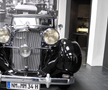 Reacție de milioane la muzeul Maybach din Bavaria, la vederea imaginilor cu Gigi Becali reparându-și limuzina cu ranga + Cum arată mașina lui Hitler