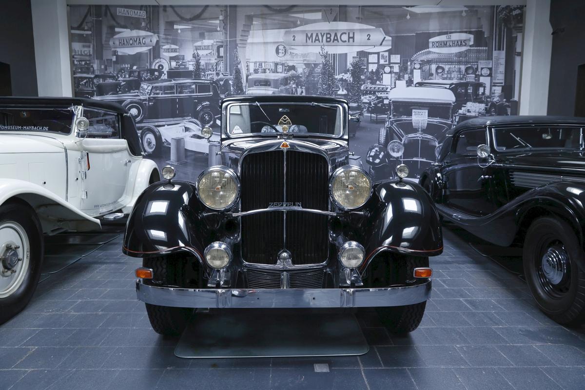 Reacție de milioane la muzeul Maybach din Bavaria, la vederea imaginilor cu Gigi Becali reparându-și limuzina cu ranga + Cum arată mașina lui Hitler