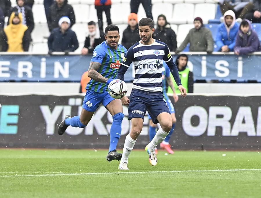 Fabricio Baiano, foto: Imago Images Două transferuri dintr-un foc la o formație din Superliga! Brazilianul care a fost antrenat de Șumudică a ajuns în România! A venit și un american