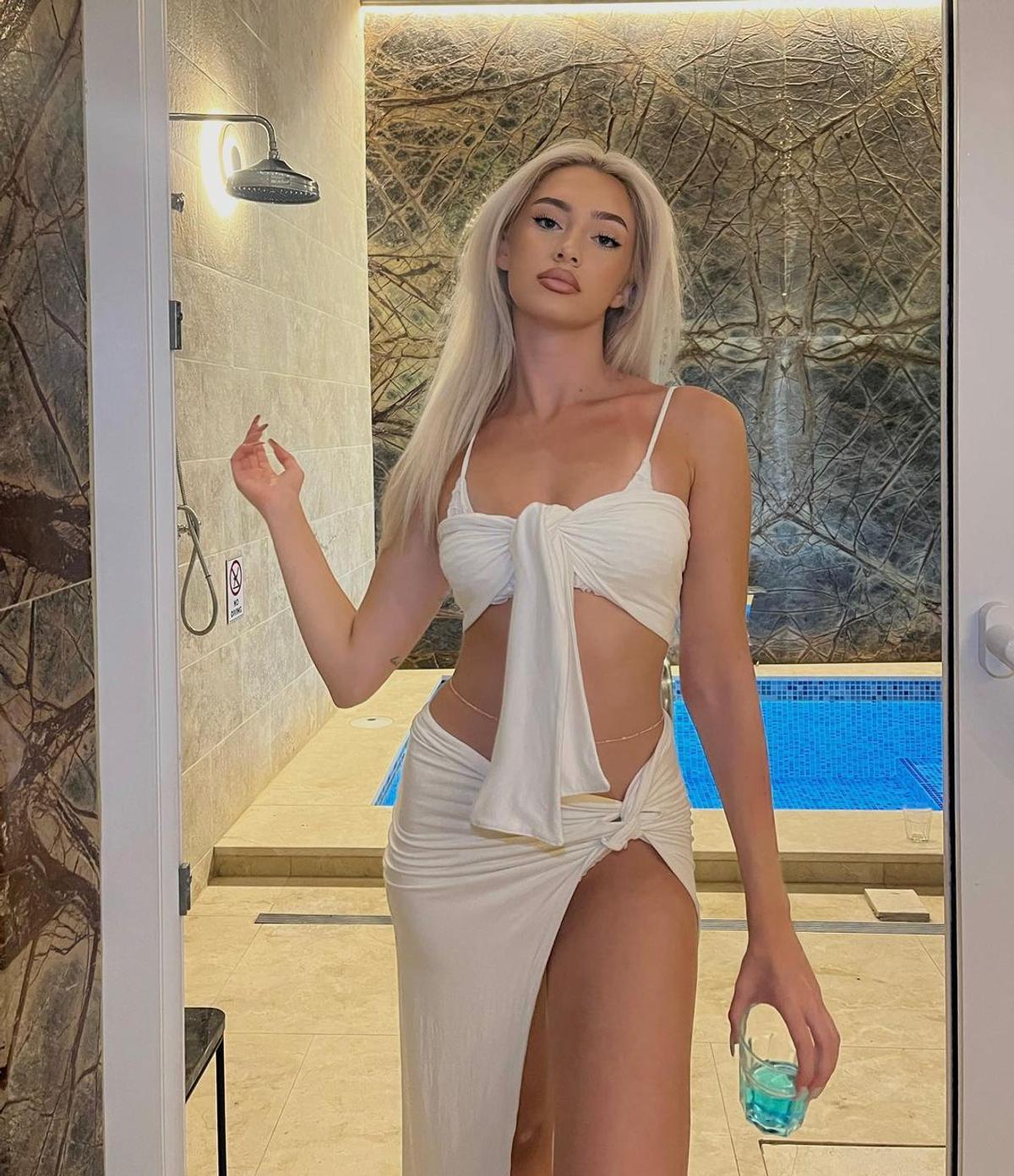 Man și Mihăilă și-au luat iubitele și au plecat împreună în vacanță! Au făcut senzație în cea mai scumpă insulă din Grecia