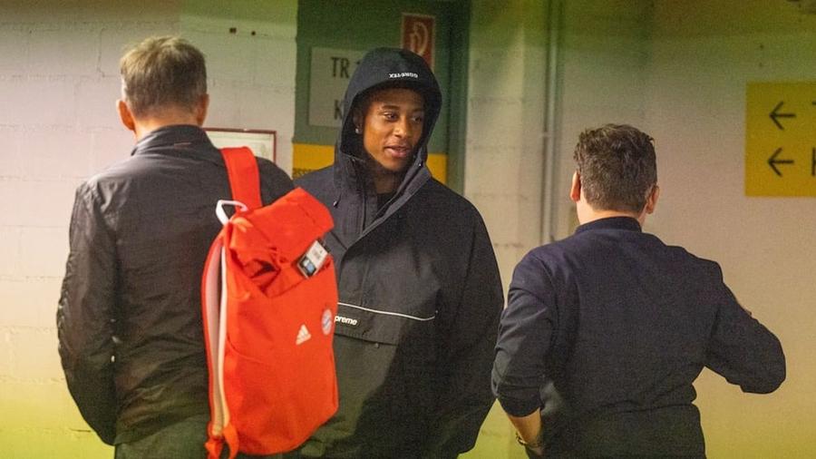 Michael Olise a ajuns la Munchen, pentru a semna contractul cu Bayern / Foto. Bild Oficial! Bayern a câștigat duelul cu Manchester United și Chelsea pentru fotbalistul de 51 de milioane de euro