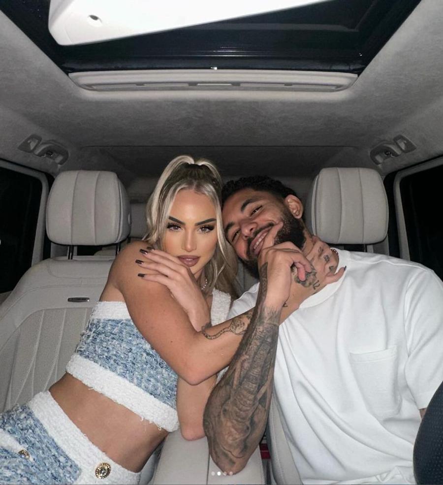 Alisha Lehmann alături de Douglas Luiz / Foto: Instagram „Cea mai sexy fotbalistă” a pus punct relației cu vedeta din Serie A, după ce s-a plâns recent că are un salariu mai mic