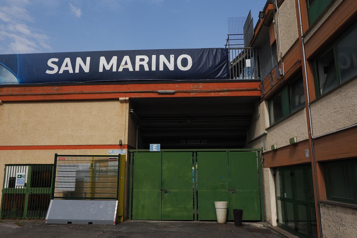 Imagini de la stadionul din San Marino