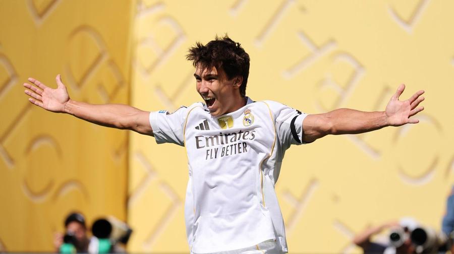 Gonzalo Garcia, bucurându-se după al patrulea său gol marcat pentru Real Madrid la Mondialul Cluburilor / Foto: Imago Golgheterul Realului provine din familia „Zeiței Iubirii” de la Hollywood! » A avut bunic toreador și chirurg, unchiul a fost un rugbyst celebru, iar vârful „operează” apărătorii