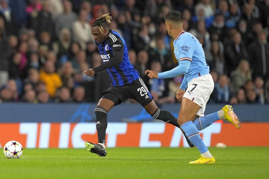 Karamoko, într-un meci cu Manchester City/ foto Imago Images Dinamo a mai făcut un transfer » A fost prezentat oficial atacantul care a jucat contra lui Manchester City în Liga Campionilor