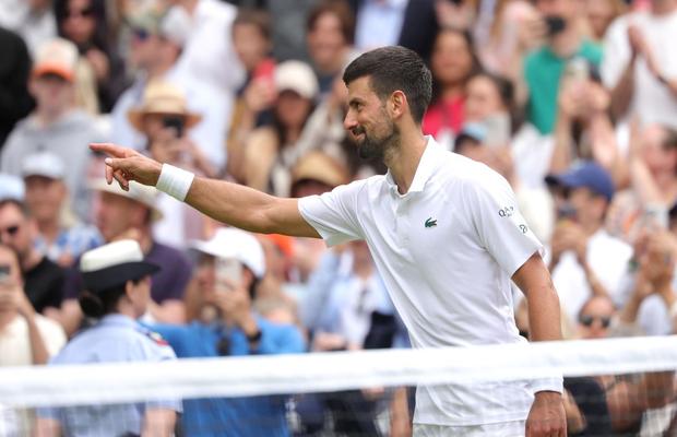 Novak Djokovic s-a calificat în „sferturi” la Wimbledon și apoi i-a făcut un compliment lui Roger Federer: „Am rupt blestemul”