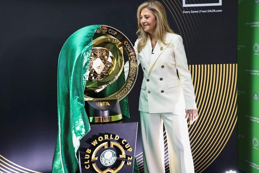 Cât valorează trofeul milionarilor mondiali » Este placat cu aur de 24 de carate și inspirat după naveta Voyager!