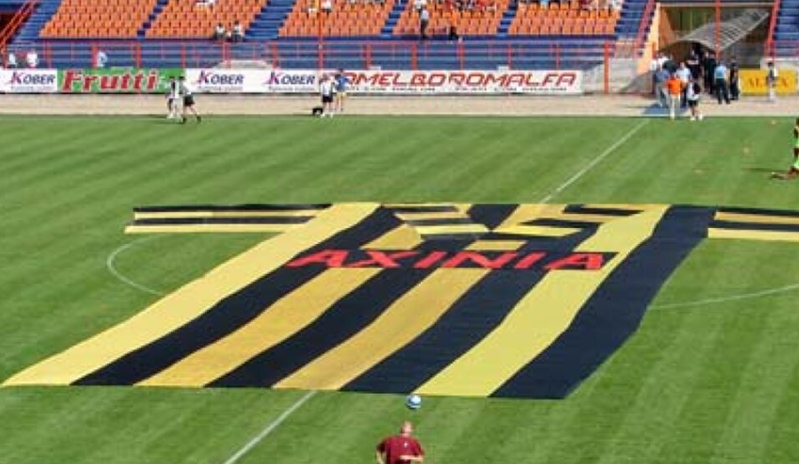Tricoul, întins la jumătatea terenului de pe stadionul din Piatra Neamț Omul de încredere al lui „Pinalti” povestește totul! » „Am cărat valiza cu bani”, fotbaliști pierduți la poker și provocarea halucinantă pentru Gheorghe Ștefan: „Hai la cimitir! Spate în spate, 10 pași și tragem!”