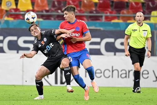 Conrado, aici în duel cu Alexandru Stoian într-un FCSB - Oțelul // foto: Imago Images