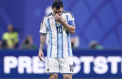 Lionel Messi, primul fotbalist care ratează două penalty-uri în aceeași ediție de Campionat Mondial