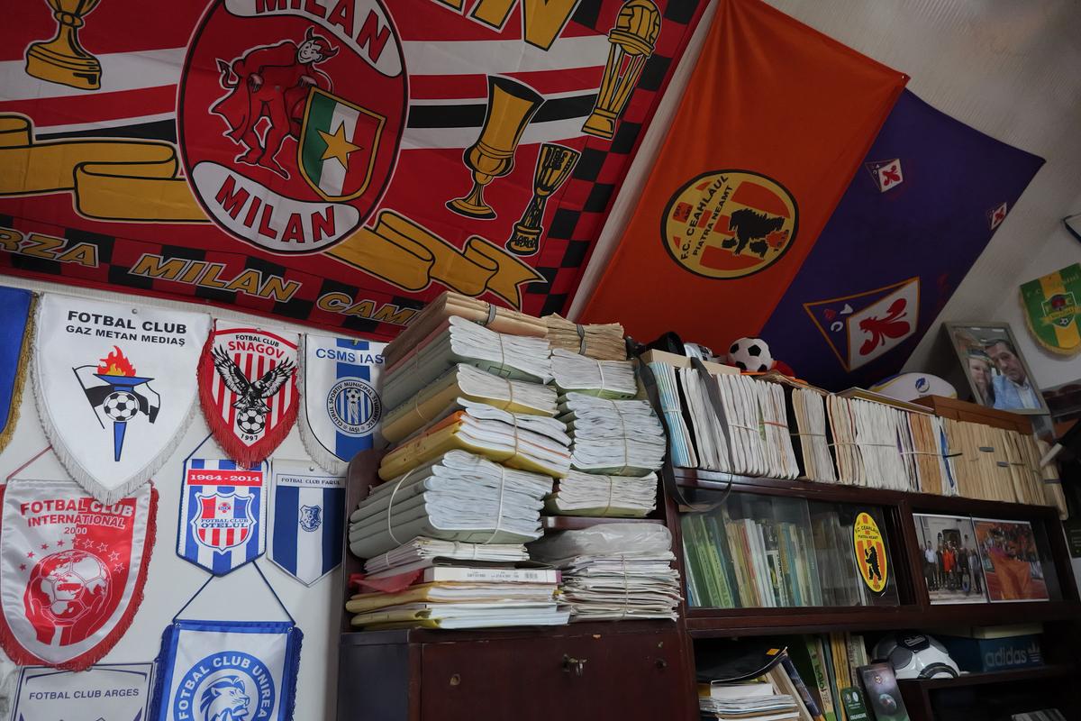 Omul de încredere al lui „Pinalti” povestește totul! » „Am cărat valiza cu bani”, fotbaliști pierduți la poker și provocarea halucinantă pentru Gheorghe Ștefan: „Hai la cimitir! Spate în spate, 10 pași și tragem!”