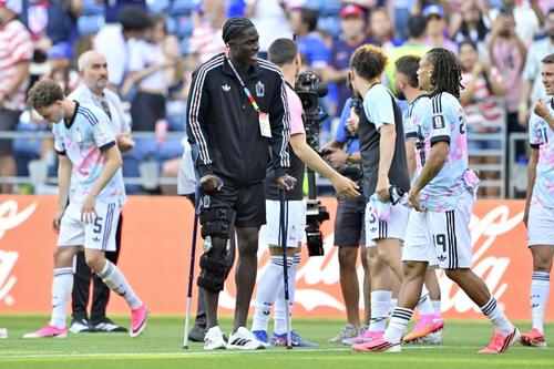 Amadou Onana, în cârje după victoria Belgiei cu SUA/ FOTO Imago Images