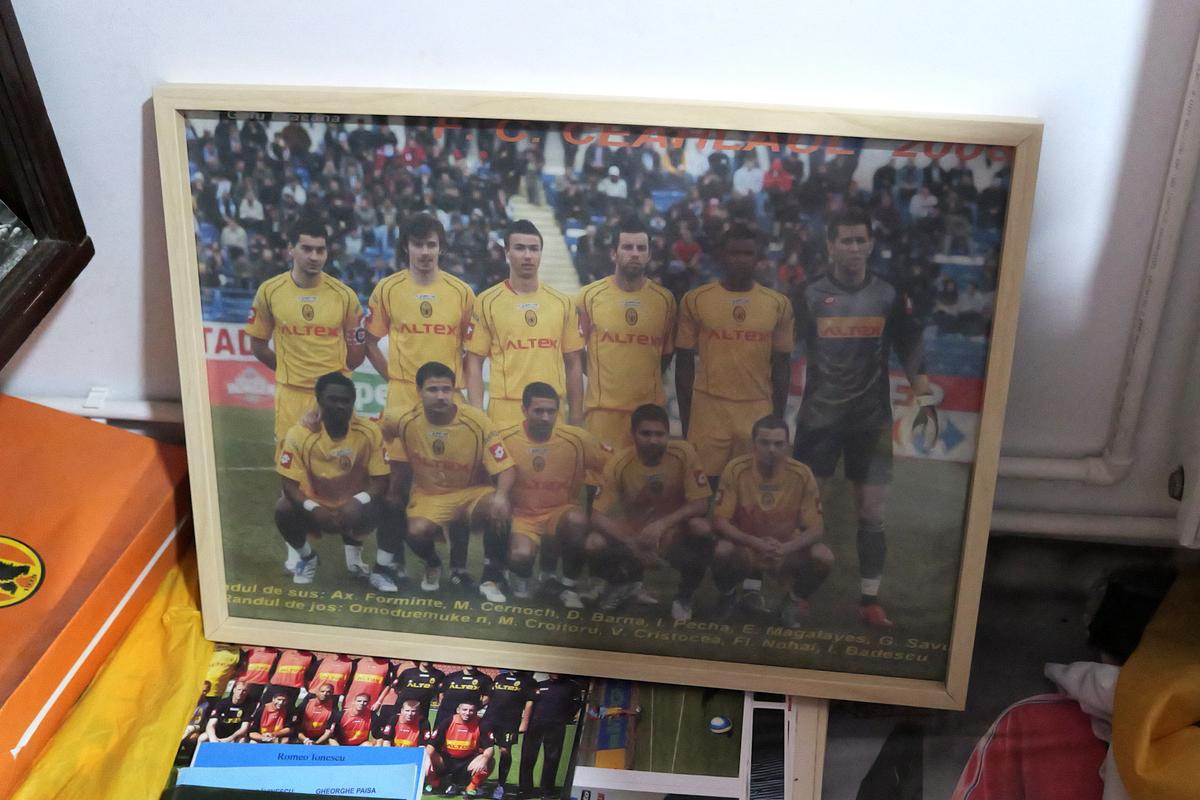 Omul de încredere al lui „Pinalti” povestește totul! » „Am cărat valiza cu bani”, fotbaliști pierduți la poker și provocarea halucinantă pentru Gheorghe Ștefan: „Hai la cimitir! Spate în spate, 10 pași și tragem!”