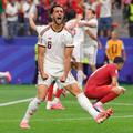 Mikel Merino celebrează golul victoriei în Portugalia - Spania 0-1 / Foto: Imago