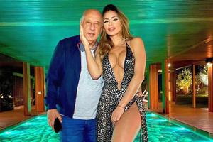 La 85 de ani, fostul șef al Federației se iubește cu o artistă de 32 de ani: „Sunt respectată, mă simt fericită”