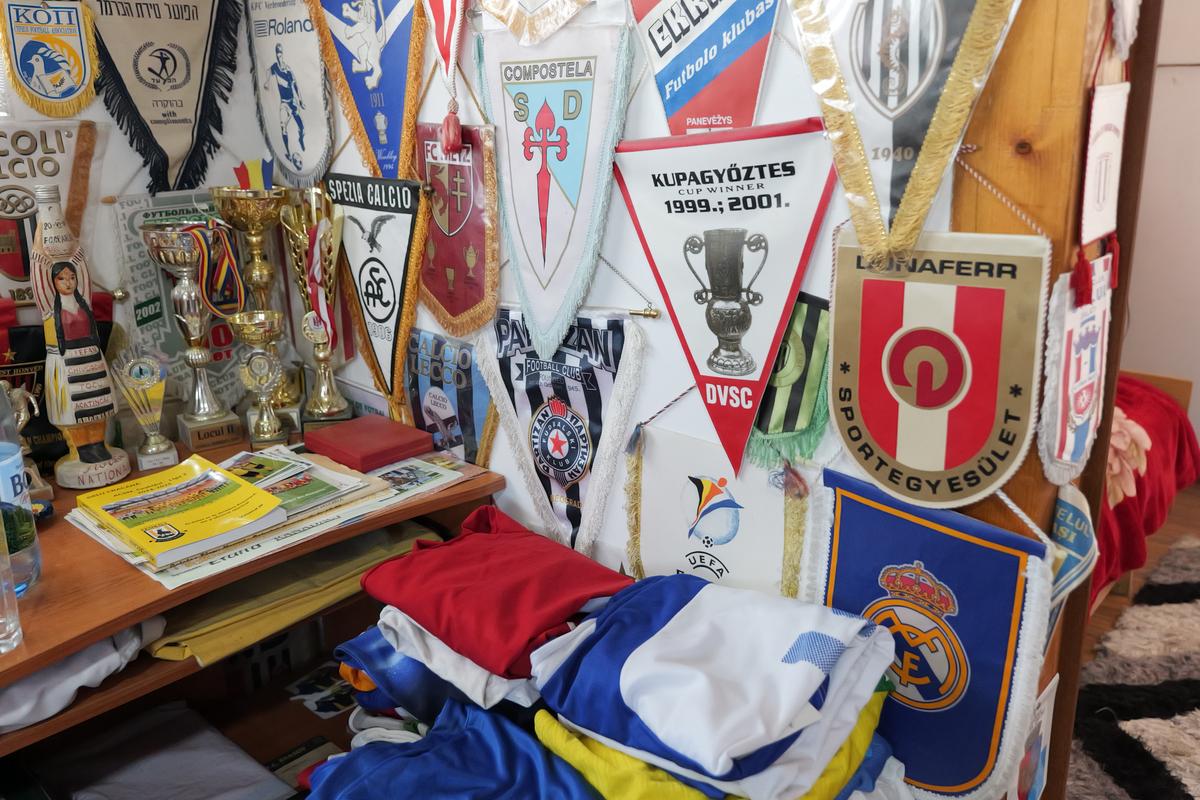 Omul de încredere al lui „Pinalti” povestește totul! » „Am cărat valiza cu bani”, fotbaliști pierduți la poker și provocarea halucinantă pentru Gheorghe Ștefan: „Hai la cimitir! Spate în spate, 10 pași și tragem!”