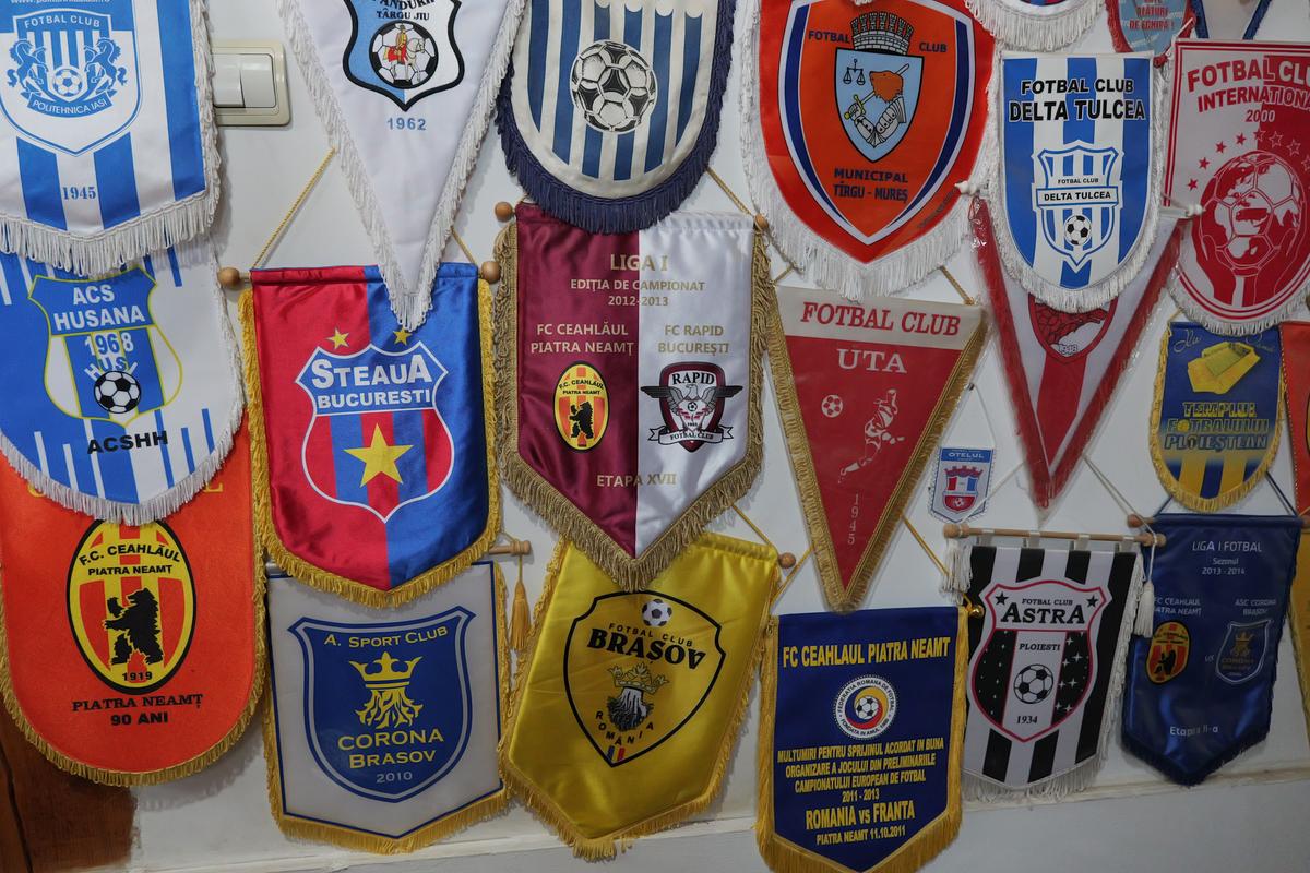 Omul de încredere al lui „Pinalti” povestește totul! » „Am cărat valiza cu bani”, fotbaliști pierduți la poker și provocarea halucinantă pentru Gheorghe Ștefan: „Hai la cimitir! Spate în spate, 10 pași și tragem!”
