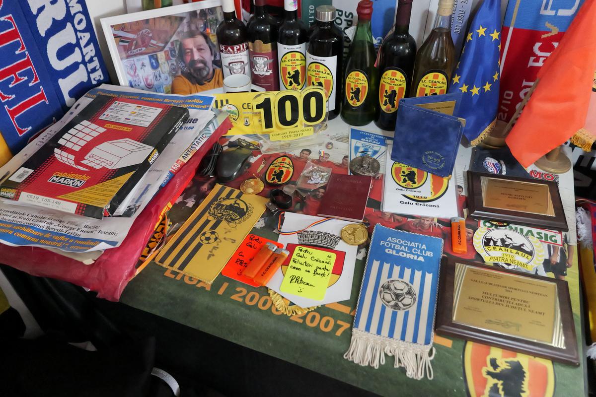 Omul de încredere al lui „Pinalti” povestește totul! » „Am cărat valiza cu bani”, fotbaliști pierduți la poker și provocarea halucinantă pentru Gheorghe Ștefan: „Hai la cimitir! Spate în spate, 10 pași și tragem!”