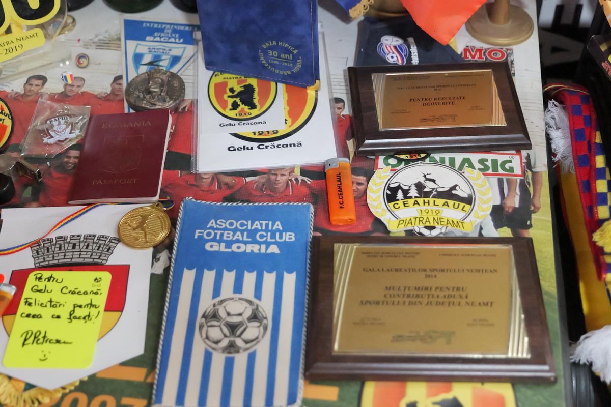 Omul de încredere al lui „Pinalti” povestește totul! » „Am cărat valiza cu bani”, fotbaliști pierduți la poker și provocarea halucinantă pentru Gheorghe Ștefan: „Hai la cimitir! Spate în spate, 10 pași și tragem!”