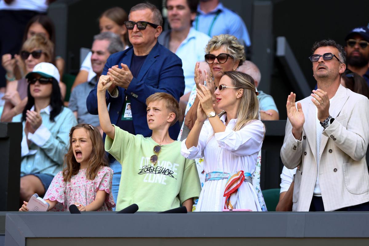 A renunțat la numele sârbesc, a devenit miliardară și e în loja lui Novak Djokovic la Wimbledon