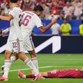 Rodri se bucură cu pumnul ridicat, Bernardo Silva e distrus, la pământ
